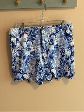 Lilly Pulitzer Blue Floral Scallop Hem Shorts size 6